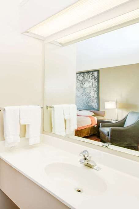 Hotel Super 8 Jackson MN photo 4