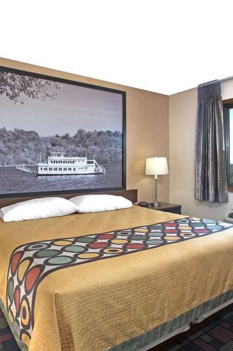 Hotel Super 8 by Wyndham Boonville photo 1