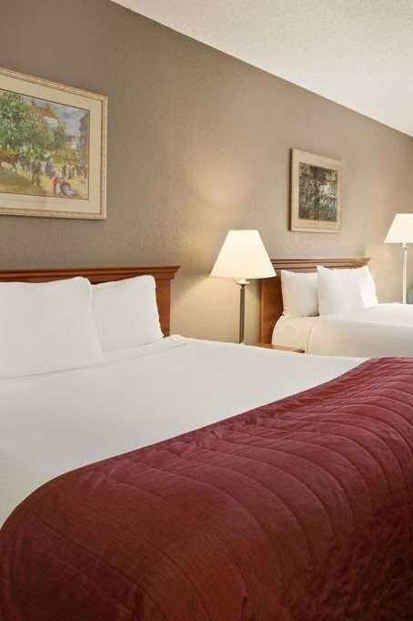 Hotel Baymont Inn and Suites Logan photo 2