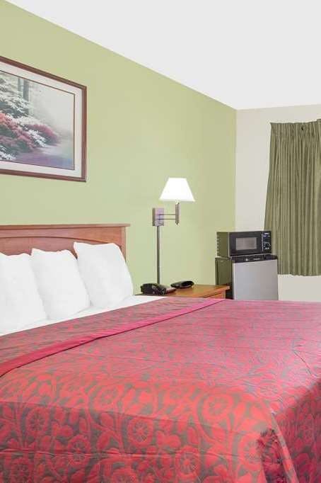 Hotel Days Inn by Wyndham Turlock photo 1