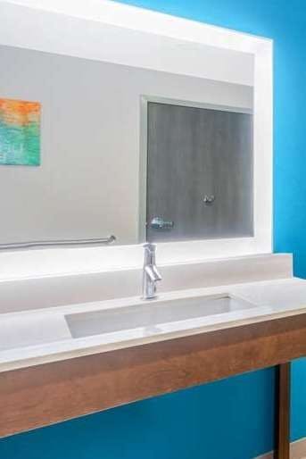 Hotel La Quinta Inn Ste OK City Arpt photo 5