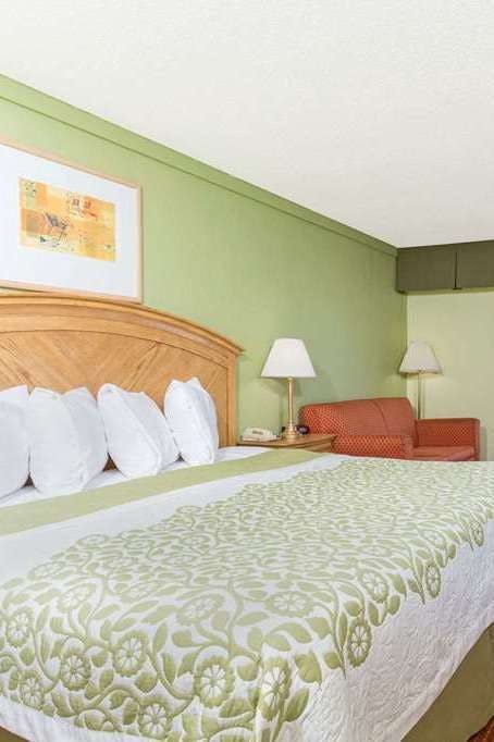 Hotel Days Inn by Wyndham Washington photo 1