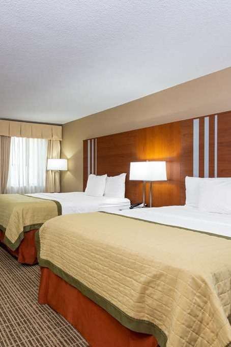 Hotel Baymont by Wyndham Elkhart photo 2