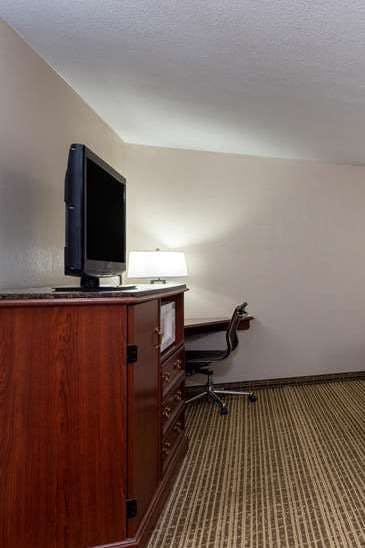 Hotel Baymont by Wyndham Elkhart photo 3