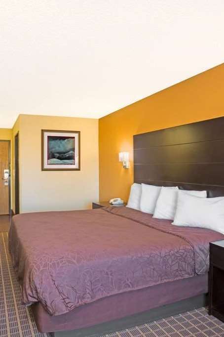 Hotel Howard Johnson by Wyndham Williams photo 1