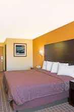 Hotel Howard Johnson by Wyndham Williams photo 1