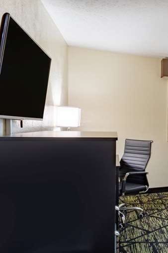 Hotel Super 8 Wooster OH photo 3