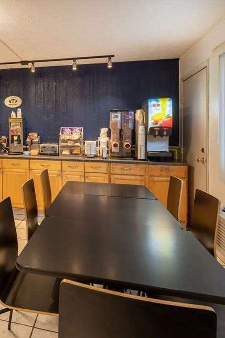 Hotel Super 8 Wooster OH photo 5