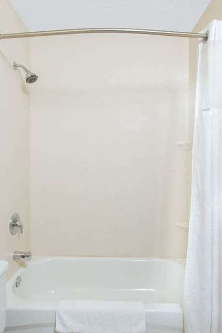 Hotel Super 8 by Wyndham Fairmont photo 3