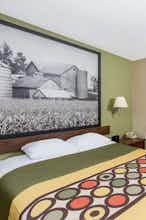 Hotel Super 8 by Wyndham Fairmont photo 1