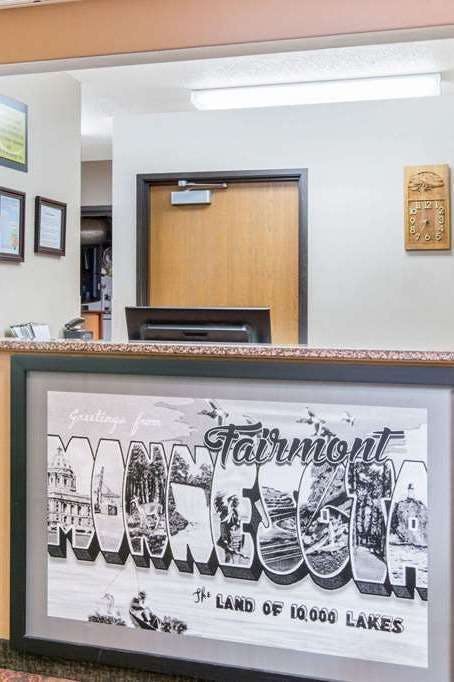 Hotel Super 8 by Wyndham Fairmont photo 5