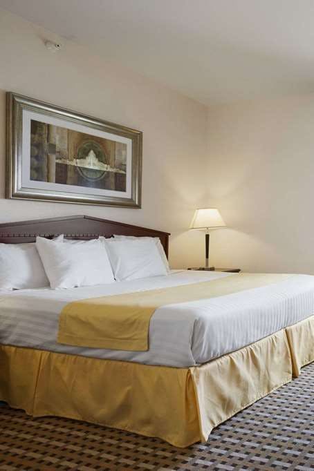 Hotel Days Inn & Suites by Wyndham Columbus NE photo 1