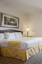 Hotel Days Inn and Suites ColumbusNE photo 1