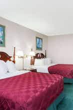 Hotel Baymont Queensbury photo 3