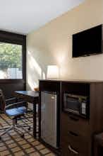 Hotel Baymont Queensbury photo 4