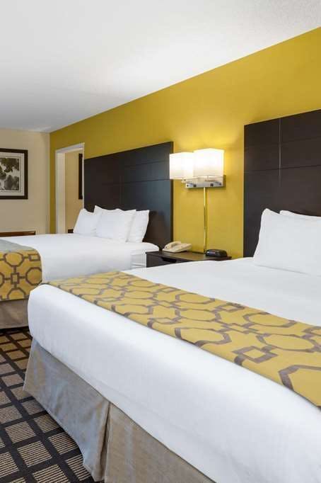 Hotel Baymont by Wyndham Queensbury / Lake George photo 2