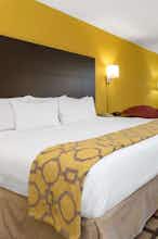 Hotel Baymont Queensbury photo 1