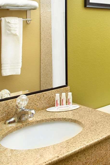 Hotel Super 8 by Wyndham St. Clairsville OH/Wheeling WV Area photo 4