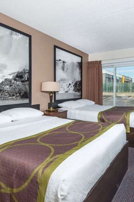 Hotel Super 8 by Wyndham Cambridge/Kitchener/Waterloo Area photo 2