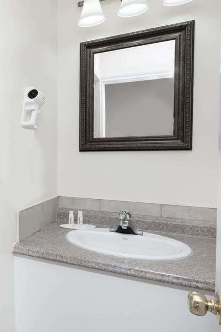 Hotel Super 8 by Wyndham Cambridge/Kitchener/Waterloo Area photo 5