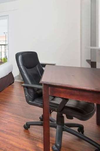 Hotel Super 8 by Wyndham Cambridge/Kitchener/Waterloo Area photo 3