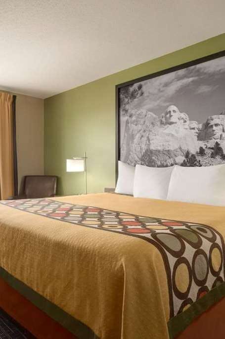 Hotel Super 8 by Wyndham Sioux Falls photo 1