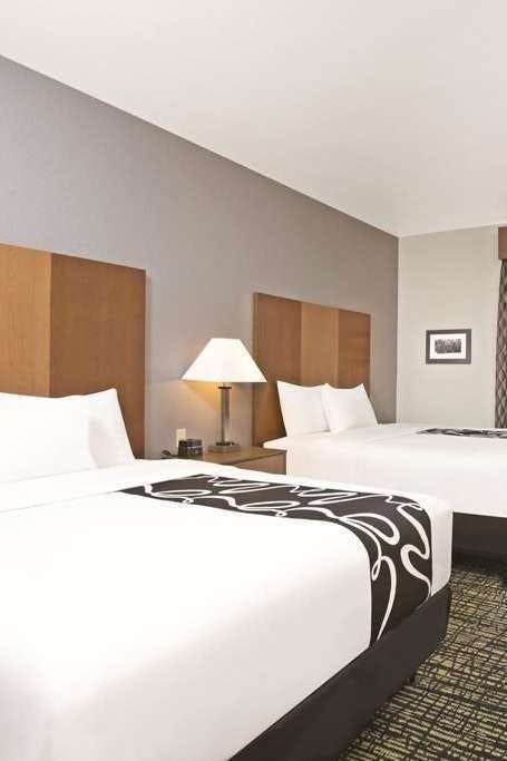 Hotel La Quinta Inn & Suites by Wyndham Morgantown photo 2