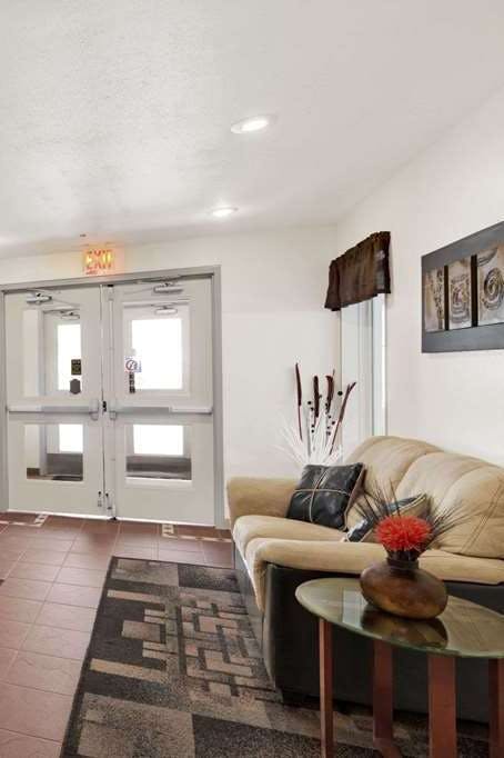 Hotel Super 8 by Wyndham Swift Current photo 4