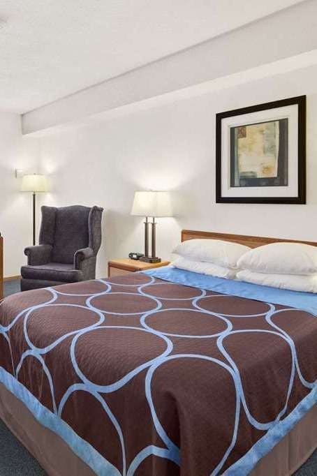 Hotel Super 8 by Wyndham Swift Current photo 1