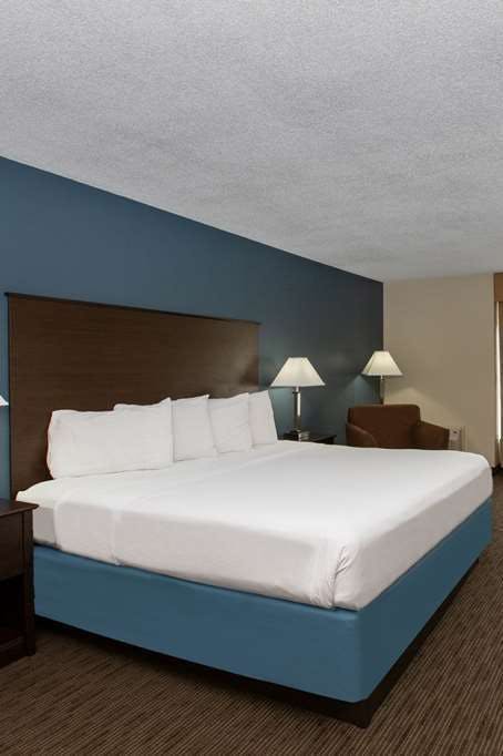 Hotel AmericInn by Wyndham La Crosse Riverfront Conference Center photo 2