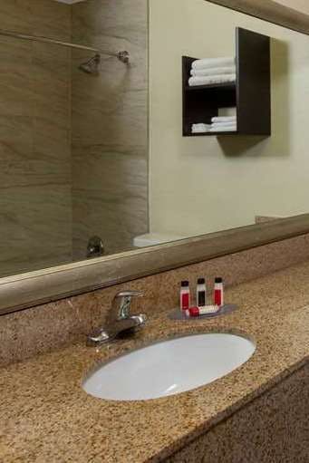 Hotel AmericInn by Wyndham La Crosse Riverfront Conference Center photo 5