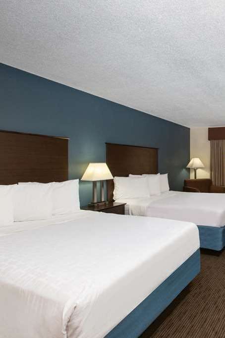 Hotel AmericInn by Wyndham La Crosse Riverfront Conference Center photo 3