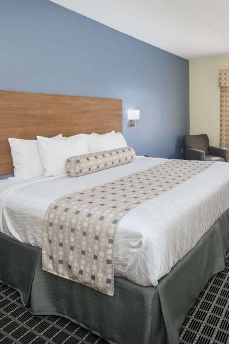 Hotel Days Inn and Suites Union City photo 1