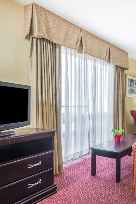 Hotel Hawthorn Dayton North photo 3