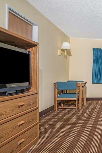 Hotel Super 8 Osseo WI photo 3