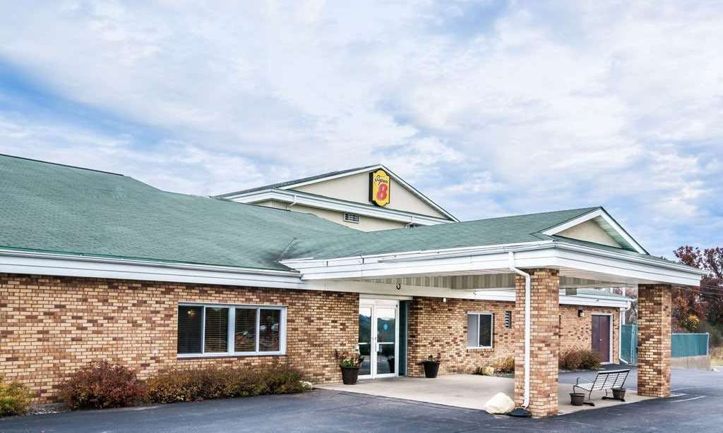 Super 8 Osseo WI