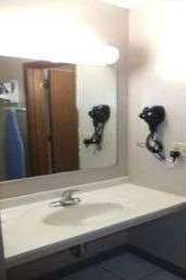 Hotel Days Inn by Wyndham West Branch Iowa City Area photo 3