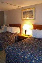 Hotel Days Inn by Wyndham West Branch Iowa City Area photo 2