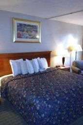 Hotel Days Inn by Wyndham West Branch Iowa City Area photo 1