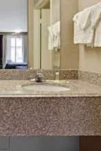 Hotel Super 8 by Wyndham Oklahoma/Frontier City photo 4