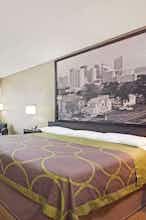 Hotel Super 8 by Wyndham Oklahoma/Frontier City photo 1