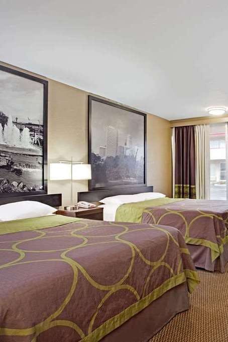 Hotel Super 8 by Wyndham Oklahoma/Frontier City photo 2