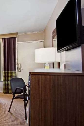 Hotel Super 8 by Wyndham Oklahoma/Frontier City photo 3
