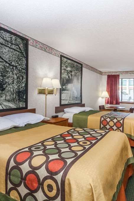 Hotel Super 8 by Wyndham Columbia SC / Ft. Jackson photo 2