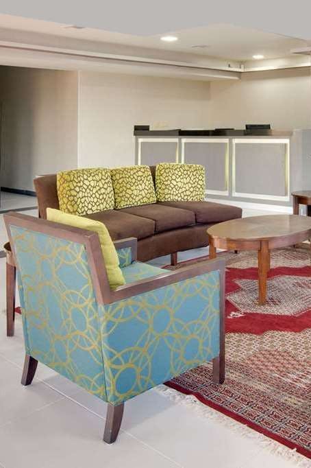 Hotel Baymont by Wyndham Terrell photo 4