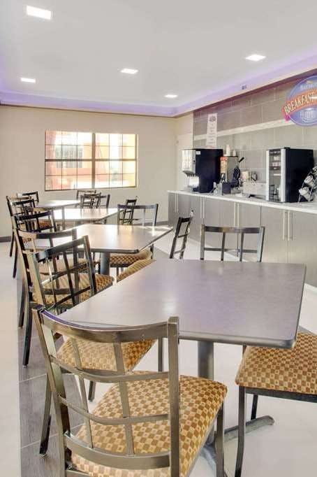 Hotel Baymont by Wyndham Terrell photo 5