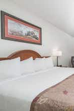 Hotel Baymont Inn Suites Marshfield photo 1