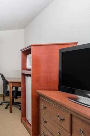 Hotel Baymont Inn Suites Marshfield photo 3