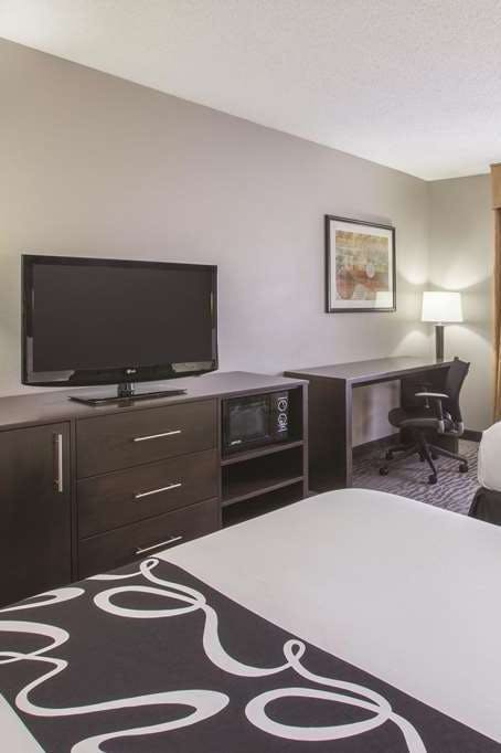 Hotel La Quinta Inn & Suites by Wyndham Erie photo 2