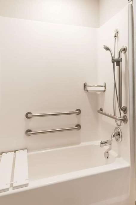 Hotel Microtel Inn & Suites by Wyndham Altoona photo 2